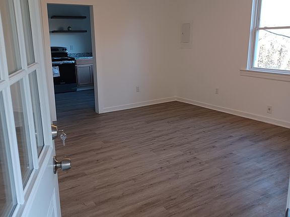 5th image of 894 Monroe St #894