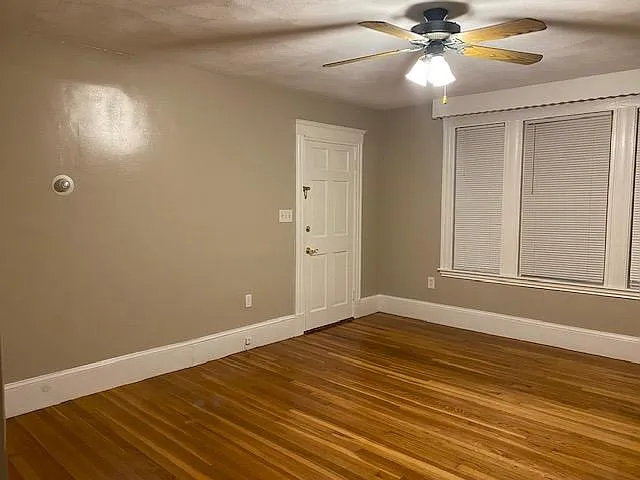3 bed, 1300 sqft, $3,100 — Photo 3