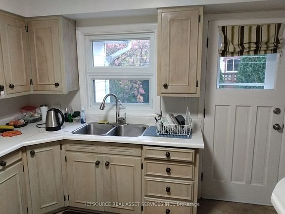 2nd image of 20 Johnson St
