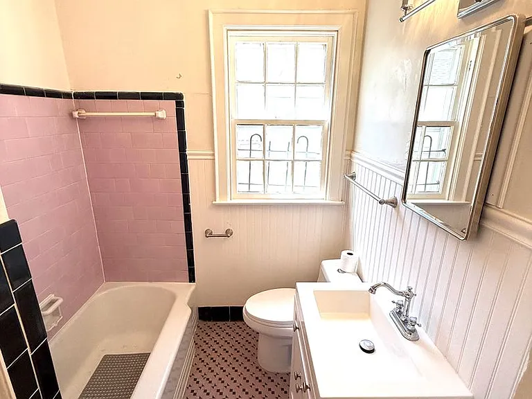 2631 Girard St — Photo 9