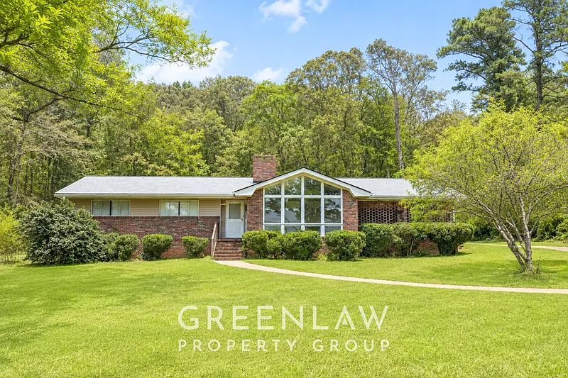 3 bed, 2.0 bath, 1856 sqft, $1,645 — Photo 2