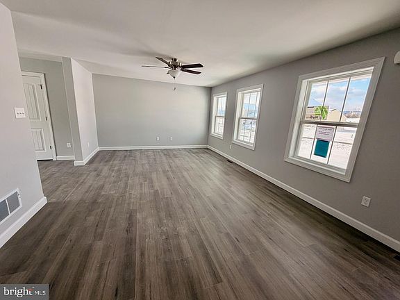 4th image of 1527 Sherry Dr