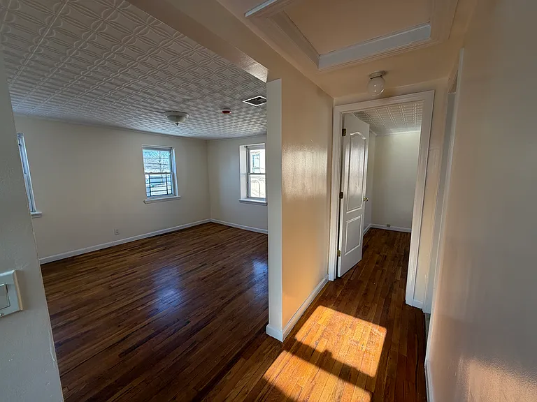 1342 New York Ave #1 — Photo 4