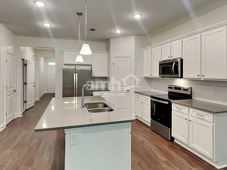 3880 Chivalry Dr — Photo 4