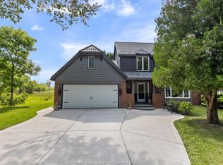 2028 Front Rd N, Amherstburg, ON N9V 3R3