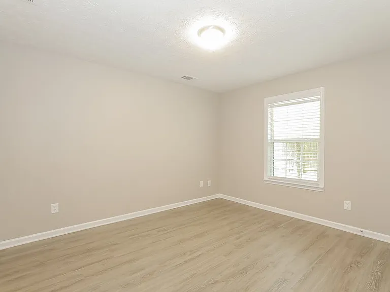 2452 Temple View Dr — Photo 13