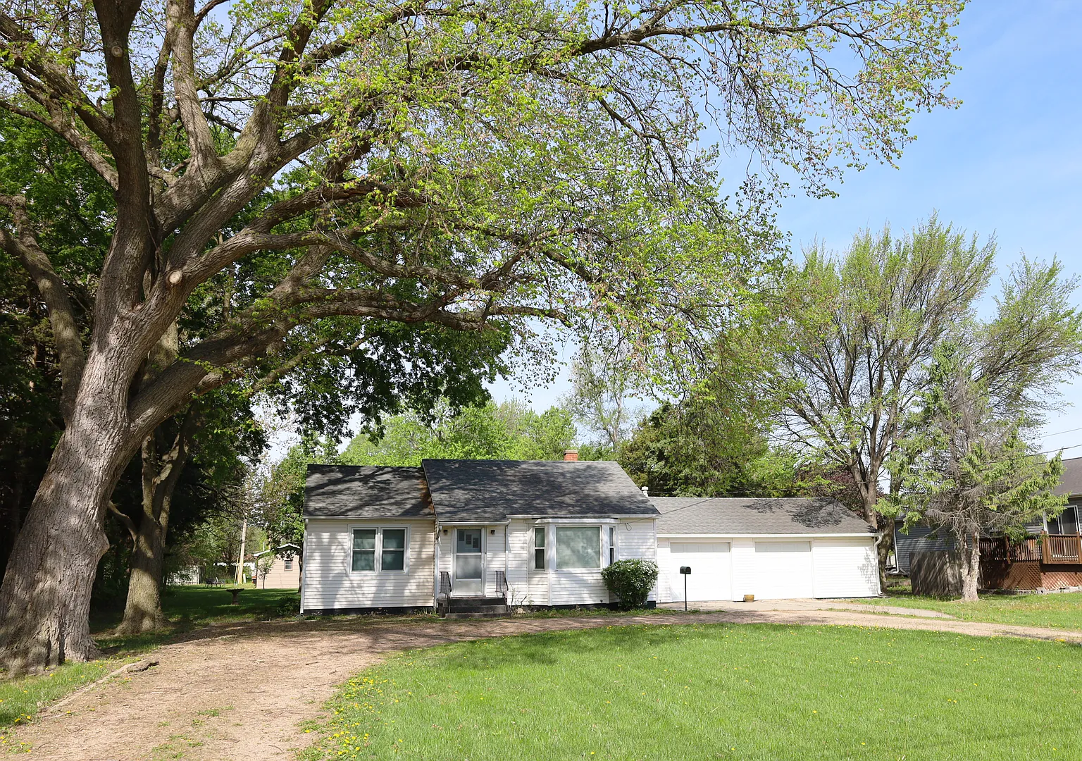 214 S Shady Bend Rd — Photo 3