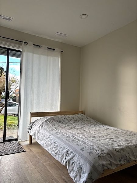 North Vancouver Apartment for rent - 0 Bedrooms — photo 3