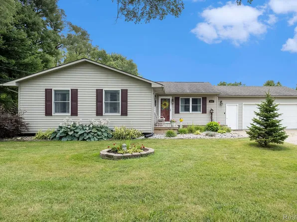 6343 Clovis Ave, Flushing, MI 48433