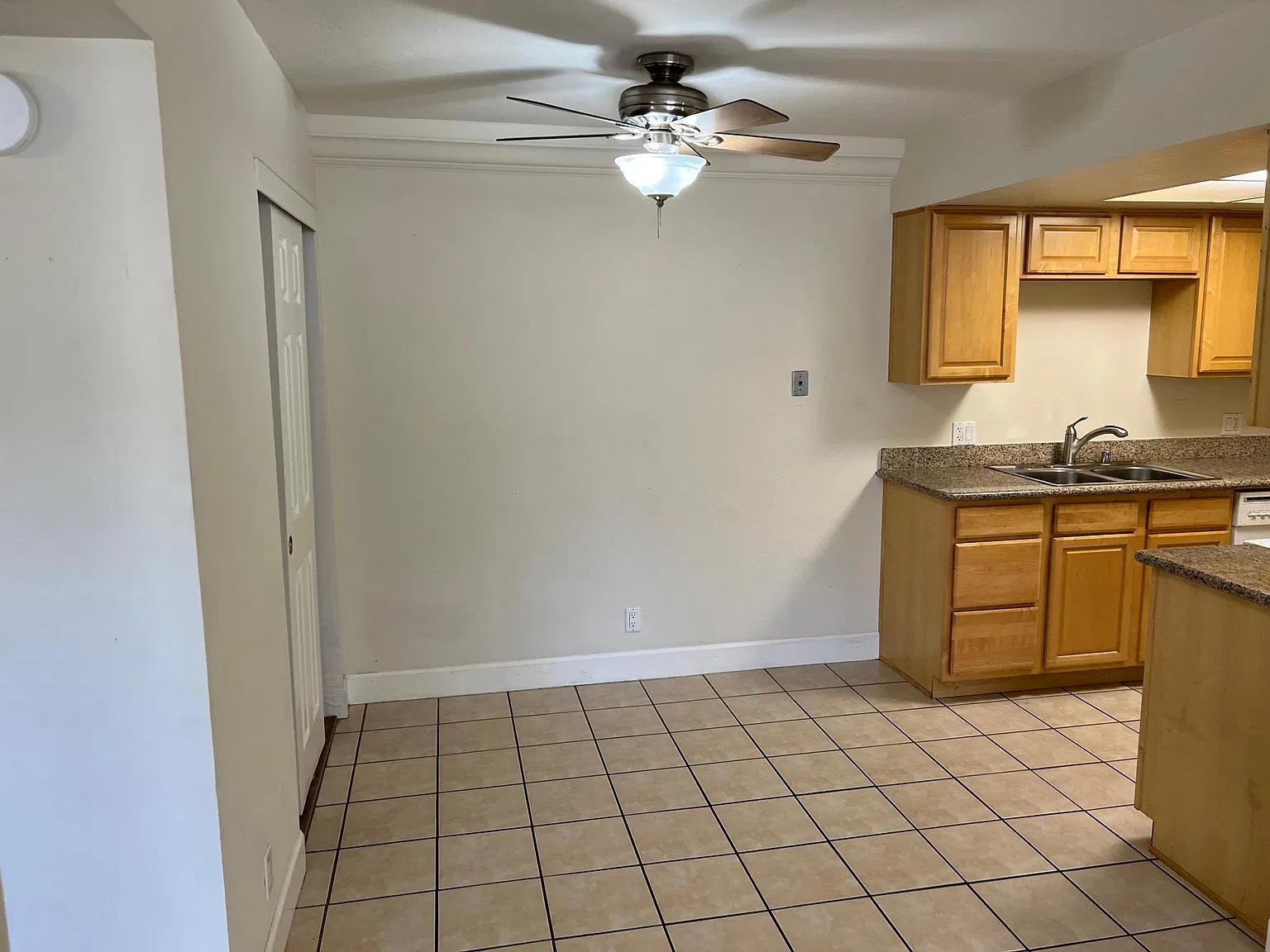 1 bed, 700 sqft, $2,100 — Photo 2