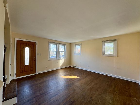 2nd image of 765 Charing Cross Rd