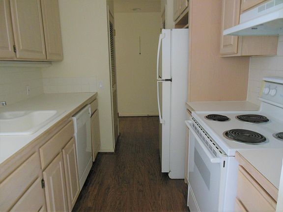 3rd image of 6333 Lake Washington Blvd NE APT 205