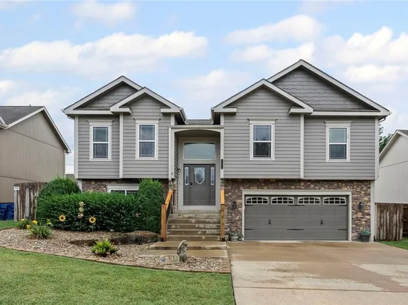 703 E 15th St, Eudora, KS 66025