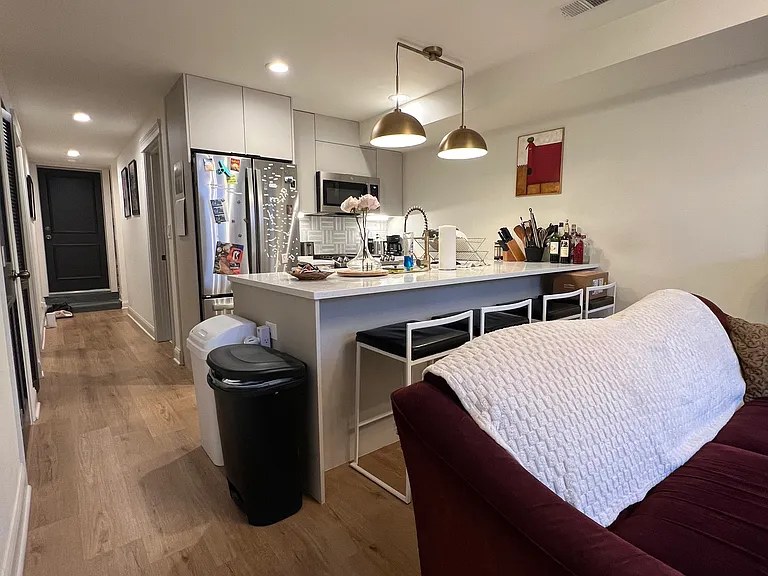2046 W Augusta Blvd #G — Photo 2