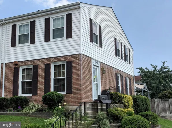 1 Pawleys Ct, Nottingham, MD 21236