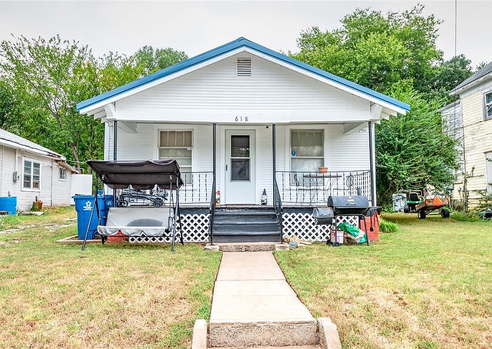 1st image of 618 S Dewey Ave