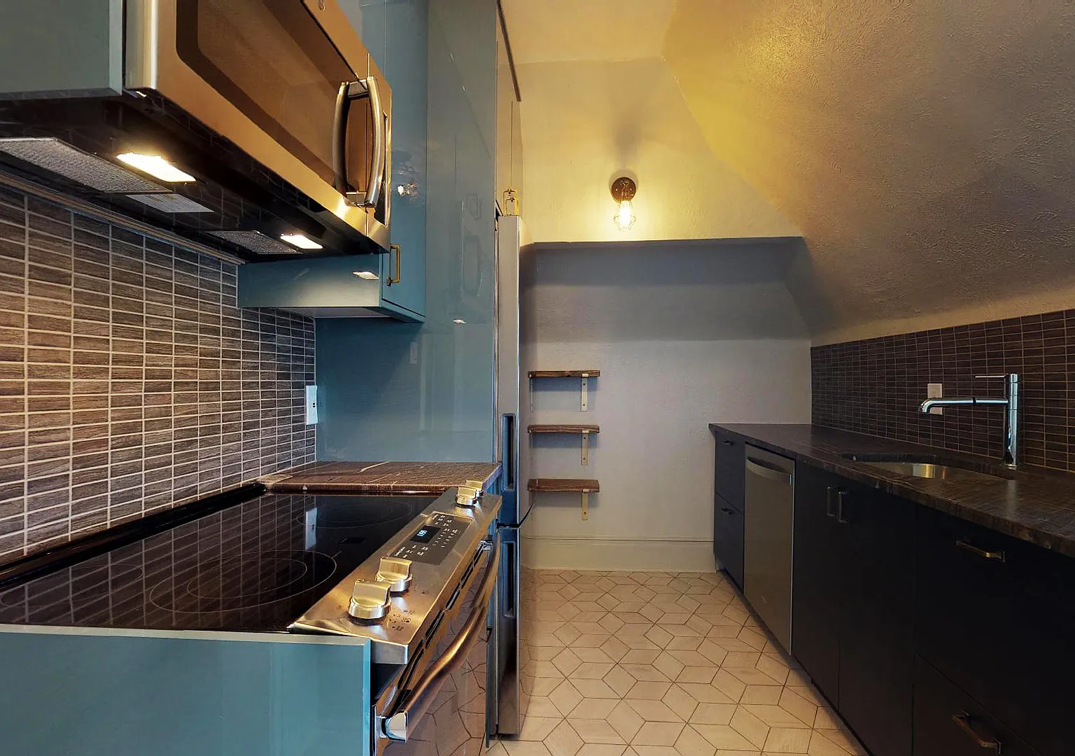 2 bed, 903 sqft, $2,175 — Photo 1