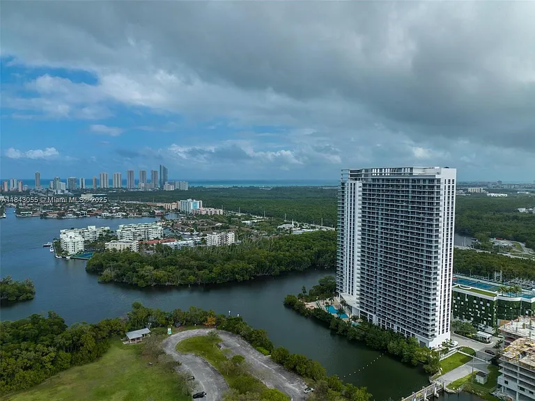 16385 Biscayne Blvd #4 — Photo 12