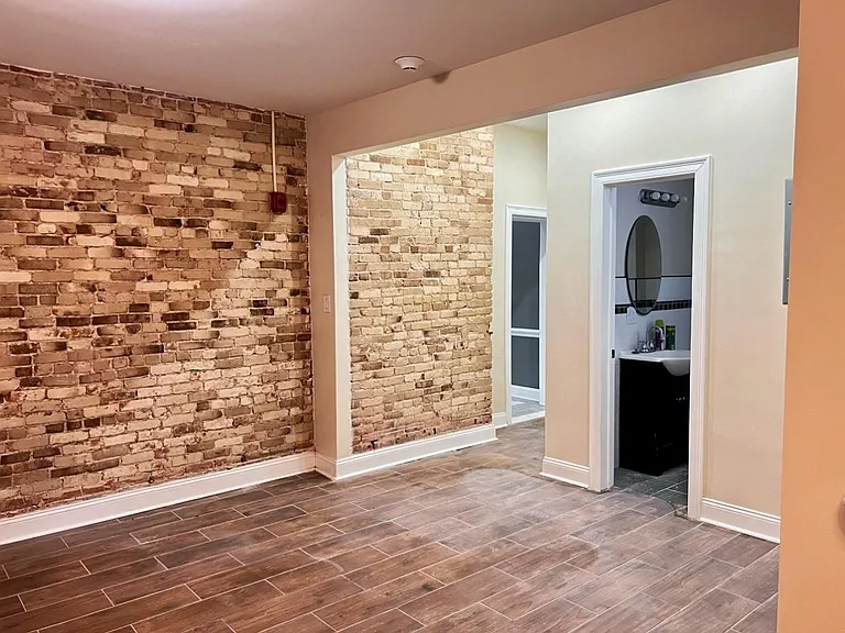 1315 Genesee St #13 — Photo 5