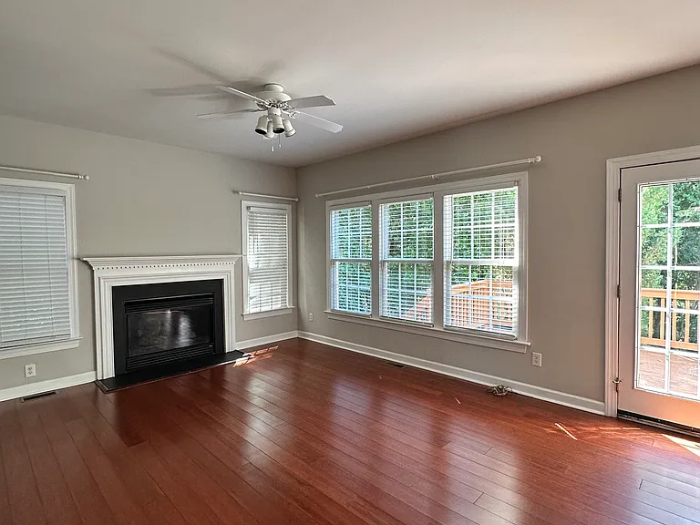717 Bluffcreek Dr — Photo 8