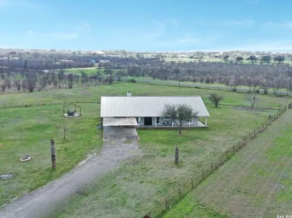 7945 YOUNGSFORD RD, Marion, TX 78124