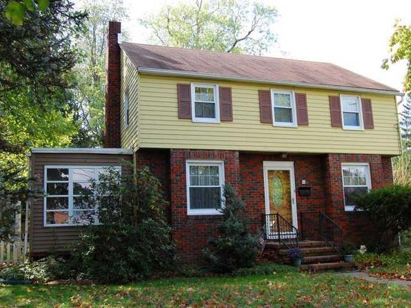 4 E West St