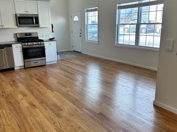 574 Devon St Floor 1