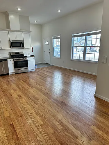 574 Devon St #1 Photo 1