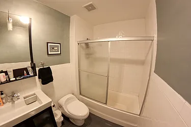 Rented by Cezanne Outlet LLC