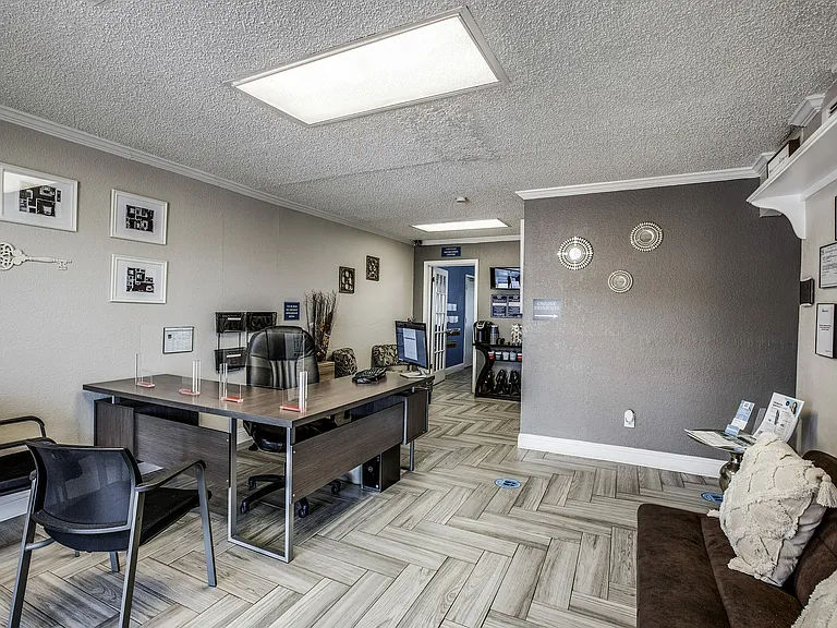 808 E Sanford St — Photo 12