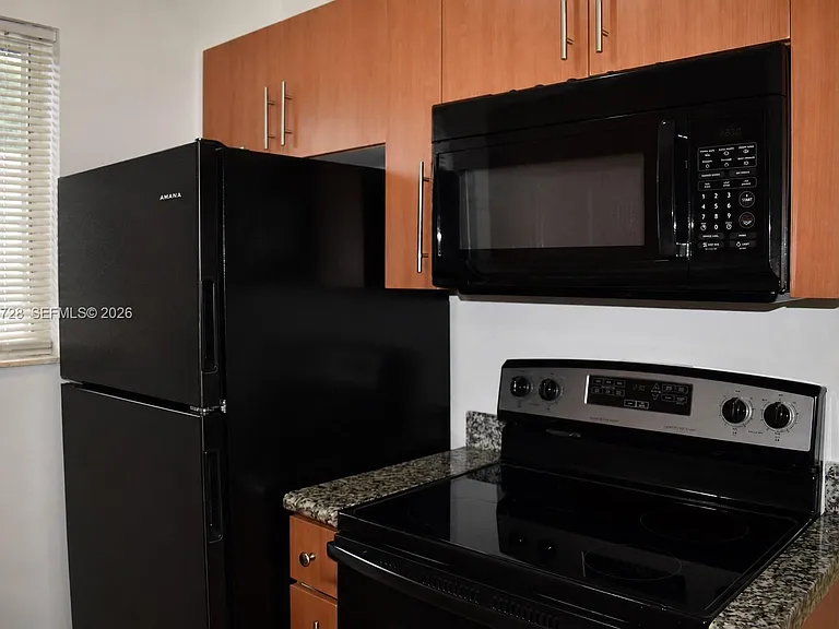 932 Moffett St #3 — Photo 6