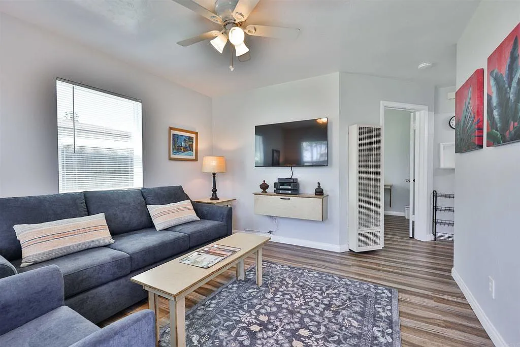 1 bed, 400 sqft, $2,700 — Photo 1