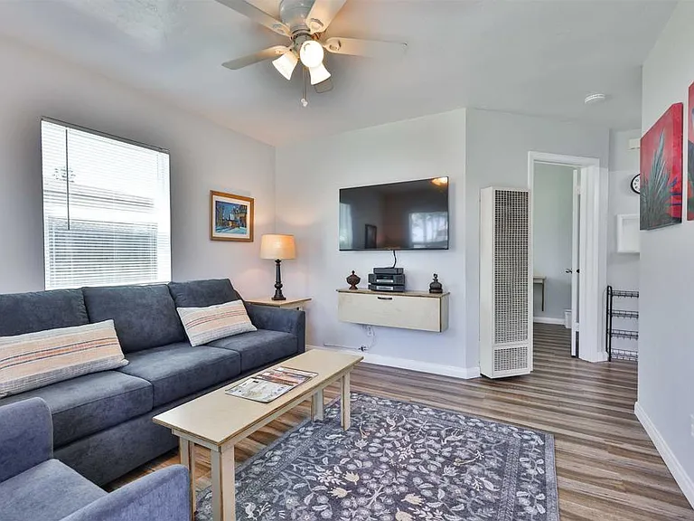 520 Delaware St — Photo 1