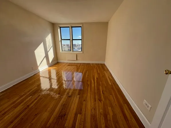 8635 21st Avenue image 1 of 6