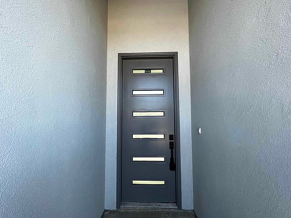 2nd image of 7003 Molinos Dr