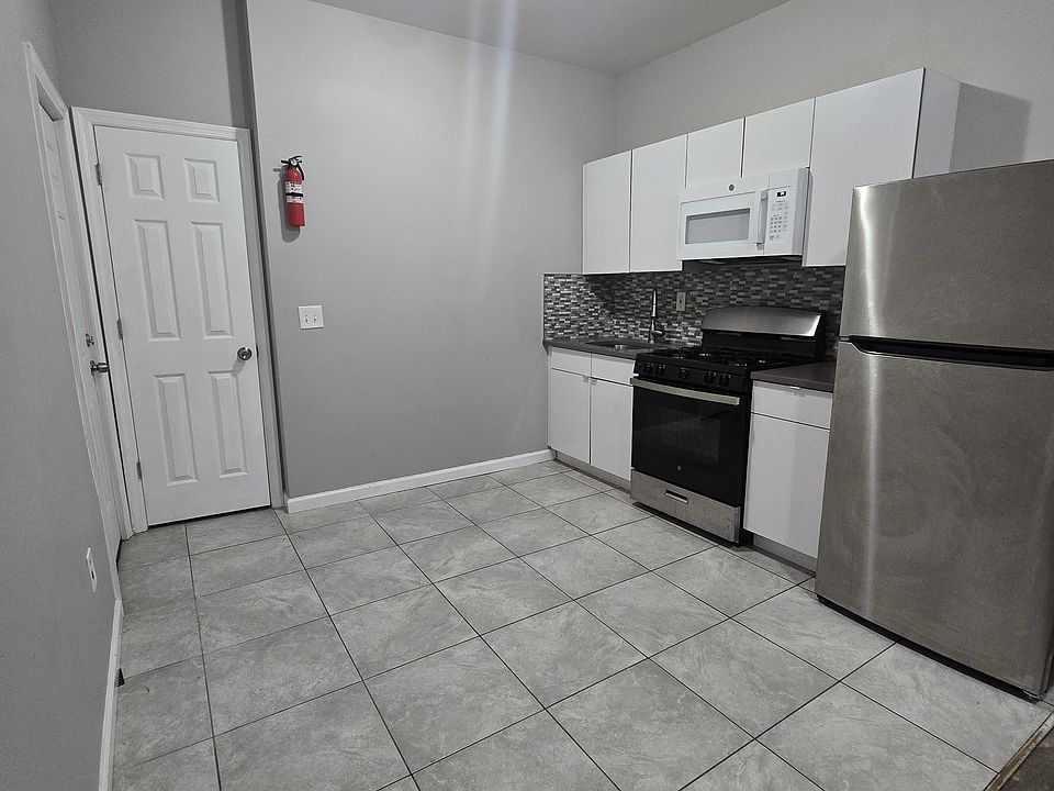 1st image of 298 Halsted St APT 5