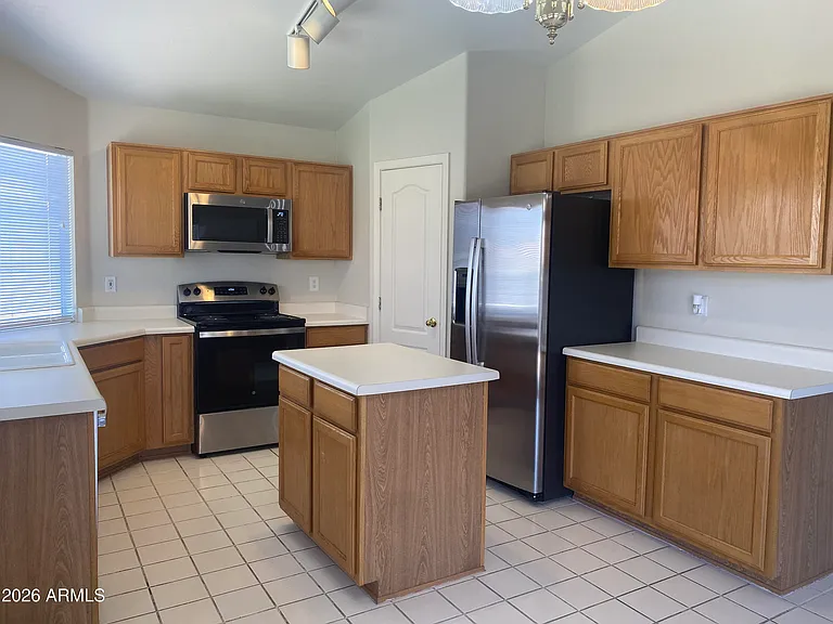 1704 E Pontiac Dr — Photo 6