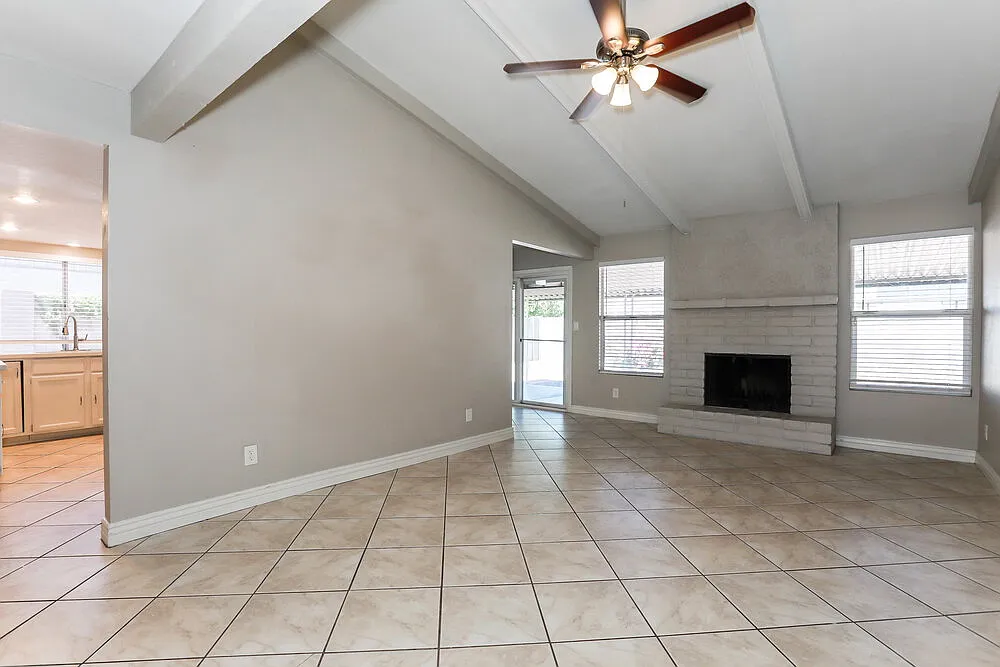 3 bed, 2.0 bath, 1467 sqft, $2,375 — Photo 3