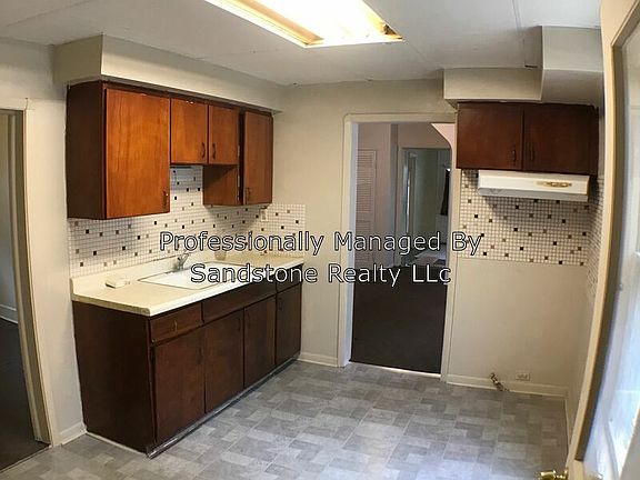 4th image of 2054 Lark St