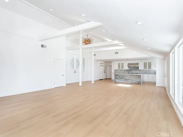 16973 Strawberry Dr — Photo 5