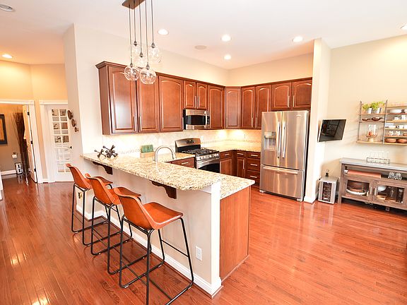 2nd image of 5811 Falling Brook Dr