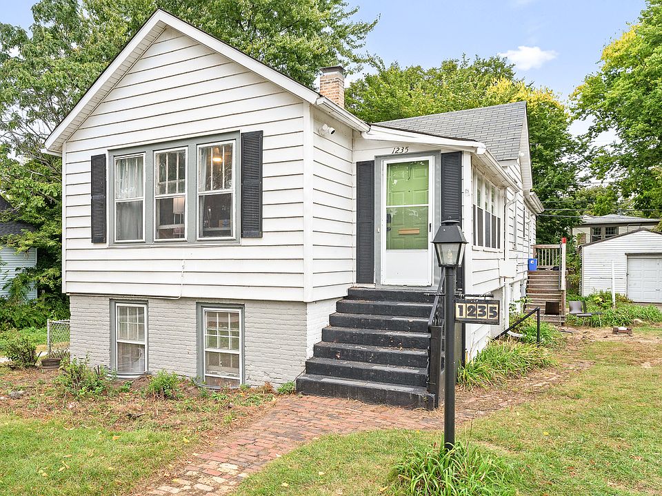 1st image of 1235 Leon Pl