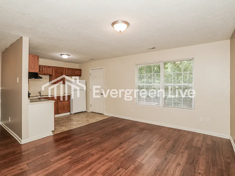 2044 3rd Ave — Photo 3