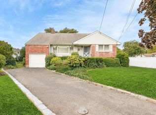 1596 Milburn Ct, Wantagh, NY 11793