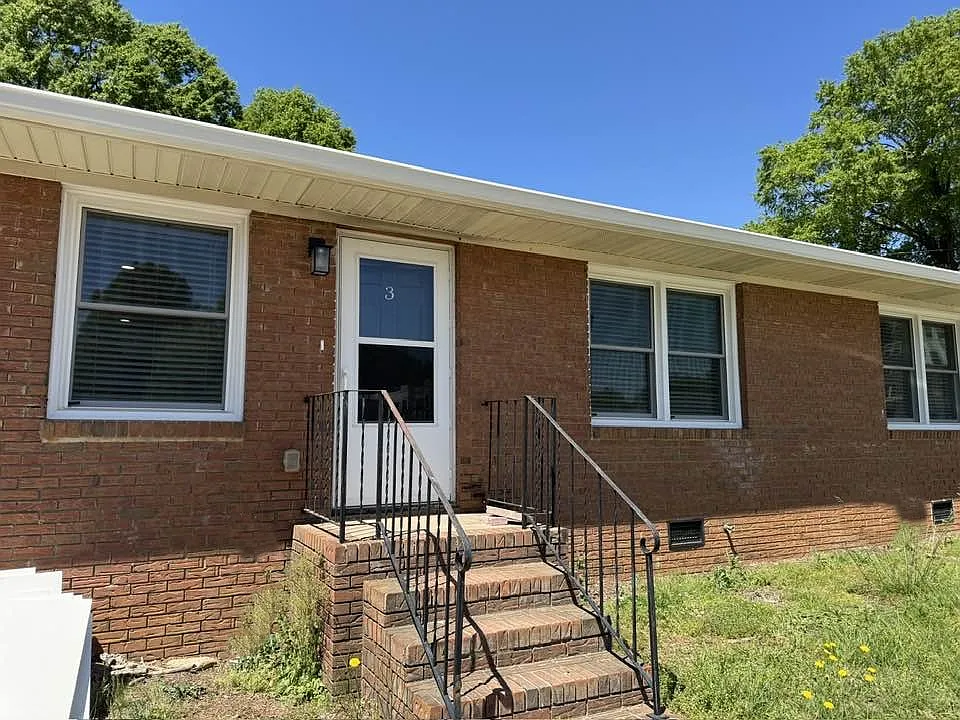 2 bed, 650 sqft, $1,300 — Photo 2