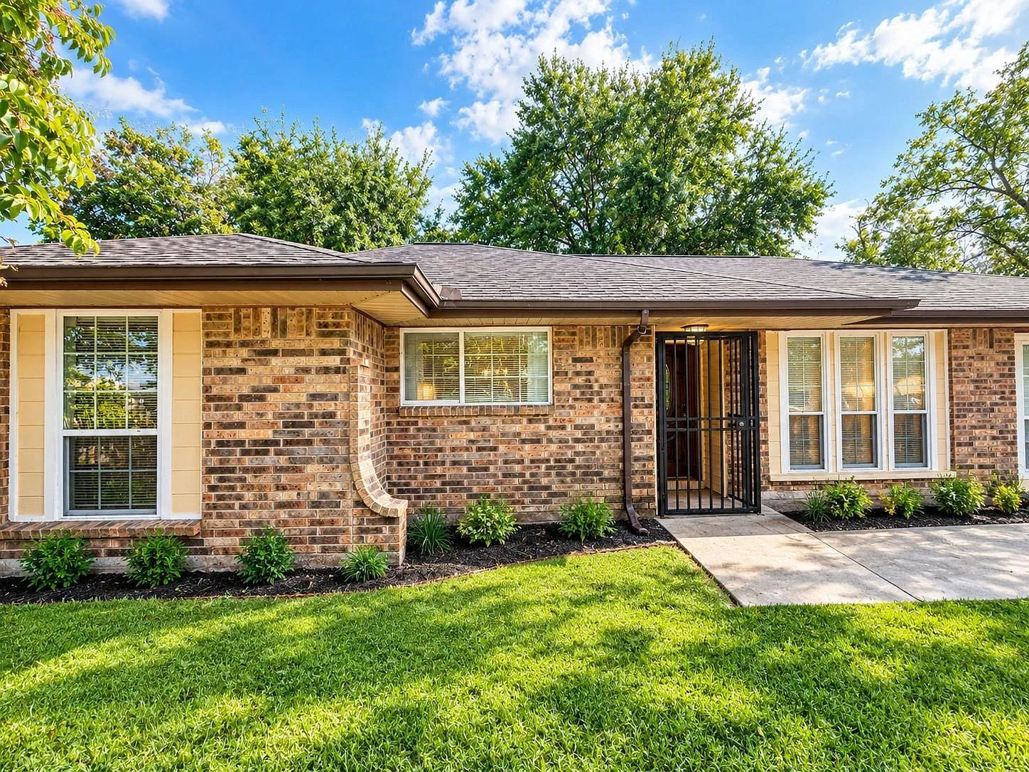 4 bed, 1.5 bath, 1103 sqft, $1,850 — Photo 1