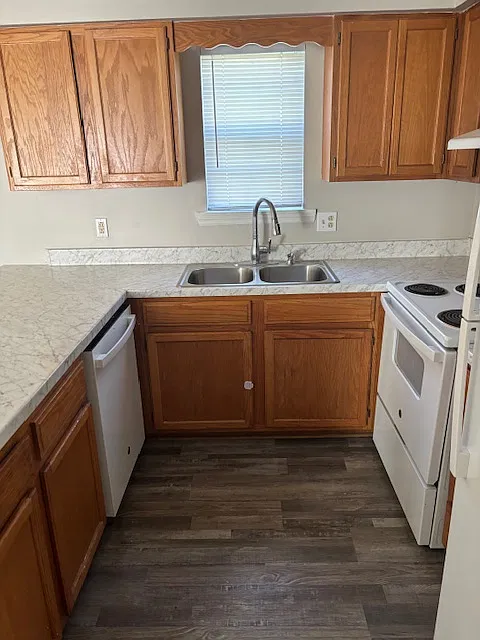2 bed, $1,100 — Photo 2