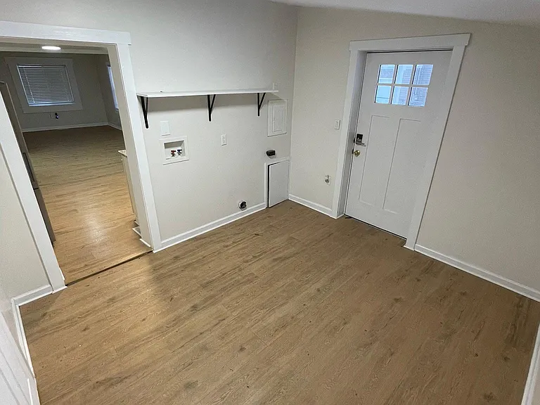 119 E Wilson St — Photo 34