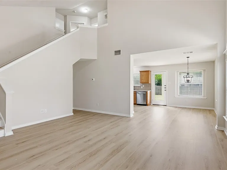 3774 Castle Rock Dr — Photo 3