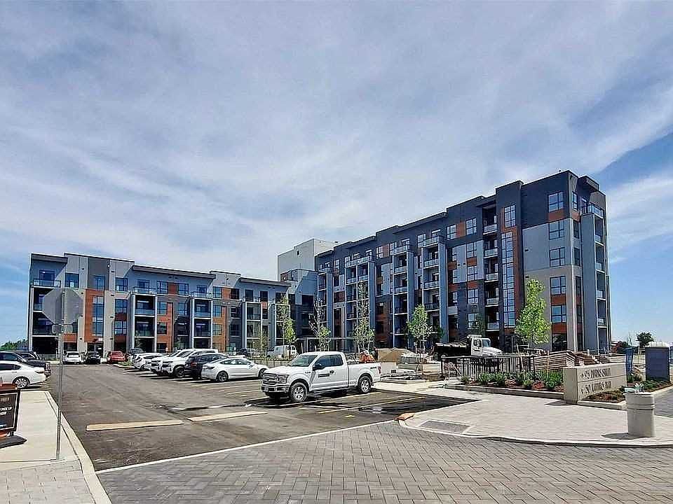 1st image of 95 Dundas St W #211